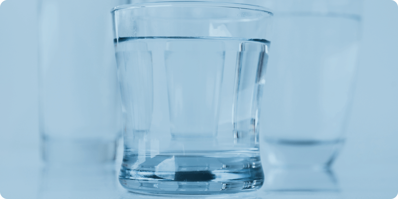 стакан води